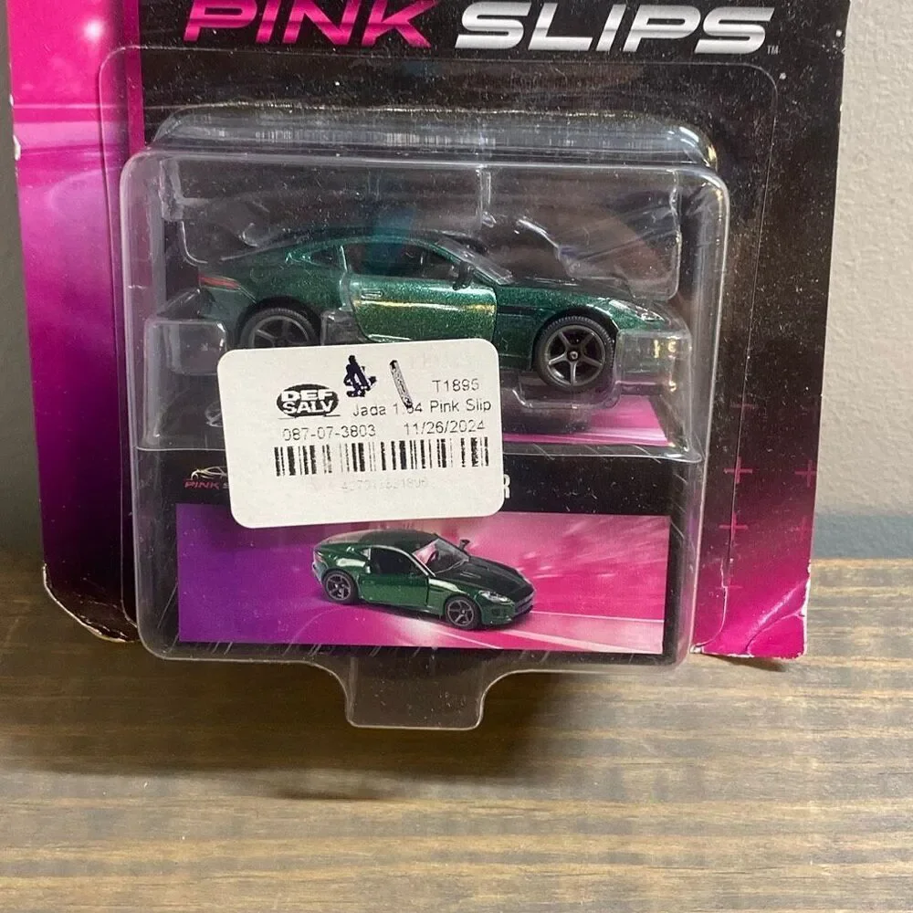 NEW 2023 Majorette x Jada Pink Slips Jaguar F-TYPE R